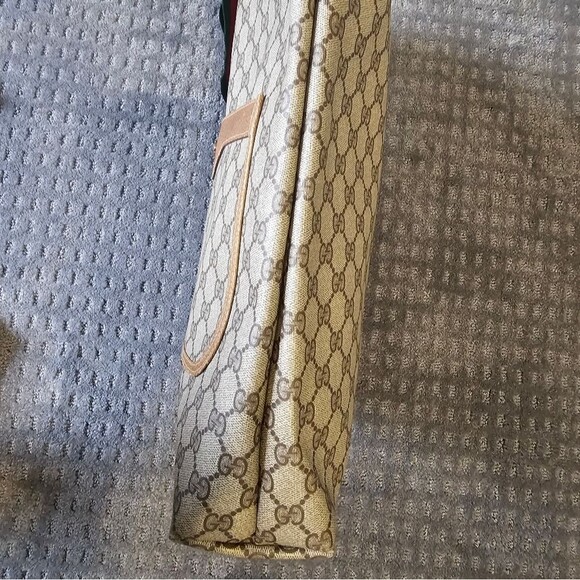 Gucci Beige Monogram Tote with Green and Red Straps - Picture 9 of 15